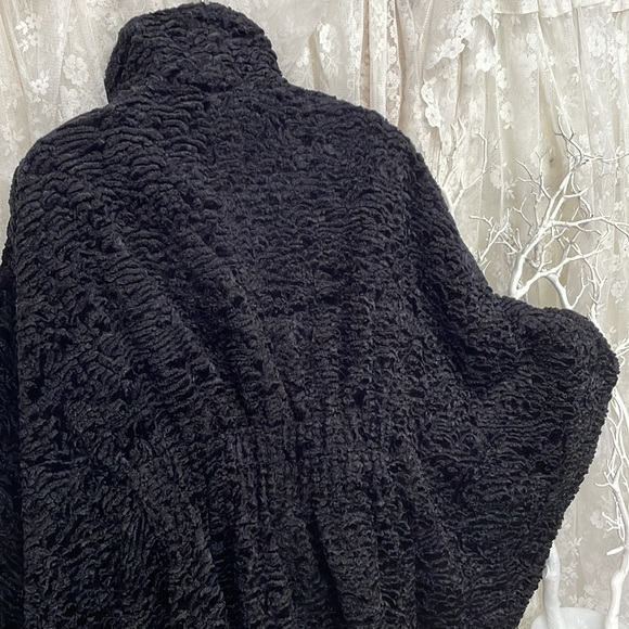 Deep Black Persian Cape Coat. Like Brand New 💕 - Picture 11 of 12